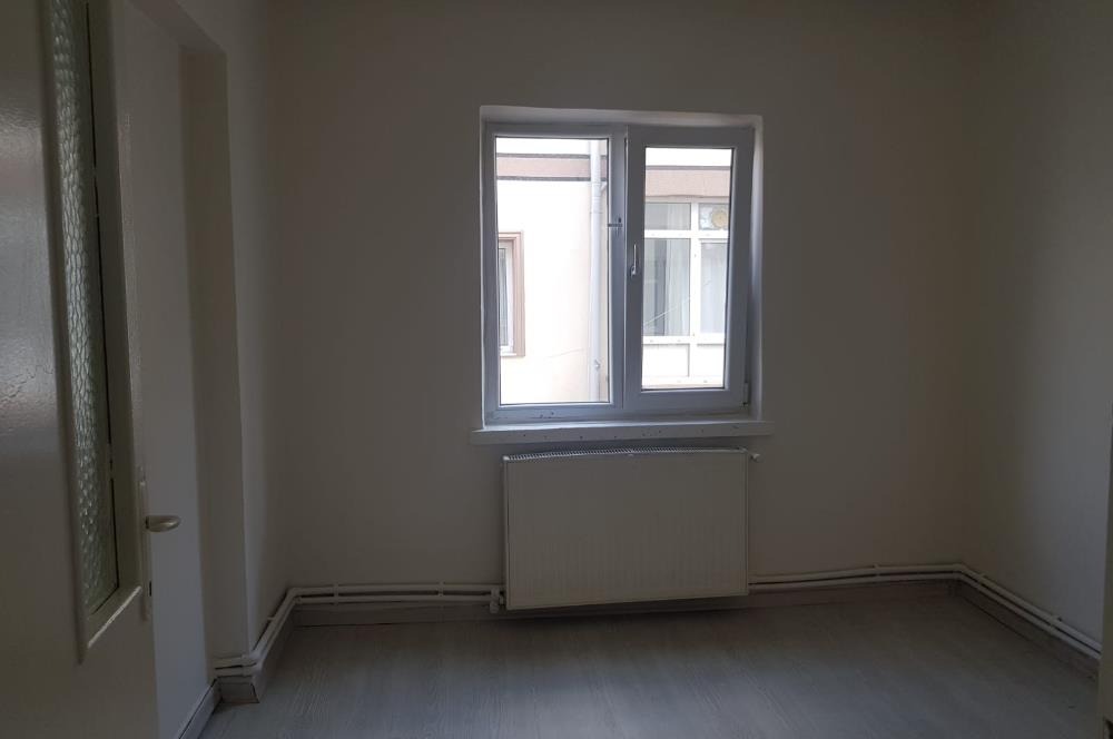 ETİMESGUT MERKEZDE CADDE CEPHELİ 2+1 KİRALIK DAİRE