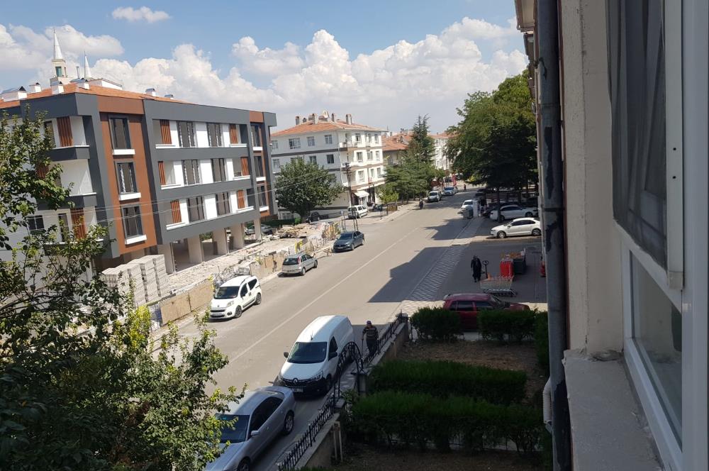 ETİMESGUT MERKEZDE CADDE CEPHELİ 2+1 KİRALIK DAİRE