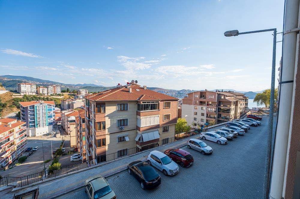 C21 Cius; Çukur Bahçede Asansörlü Ara Kat Köşe Satılık Daire