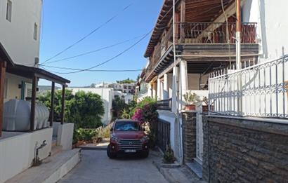 Bodrum Kumbahçe Kale ve Deniz Manzaralı Müştemilatlı Dubleks