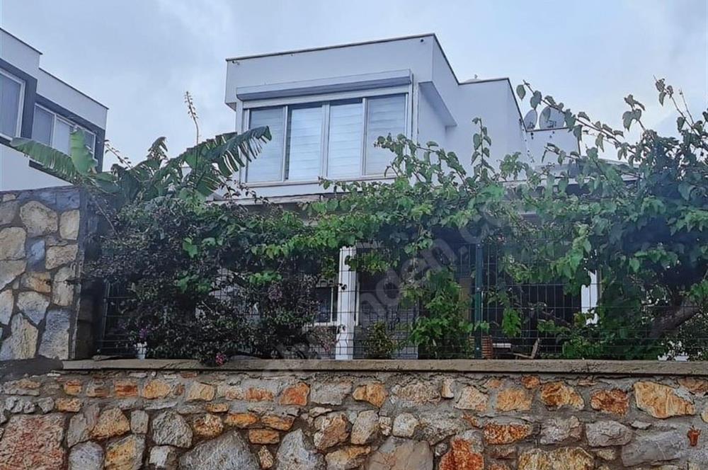 Bodrum-Konacık 4+1 müstakil bahçeli tripleks satılık villa