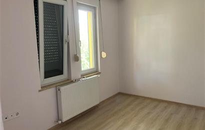 CENTURY21 GERÇEK Kemerburgaz Vadi Evlerinde Kiralık 4+2 Villa