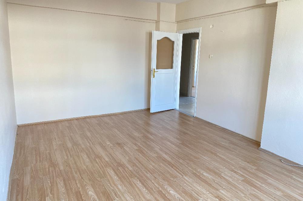 Pendik'te Balkonlu Ara Kat 2+1 Kiralık Daire