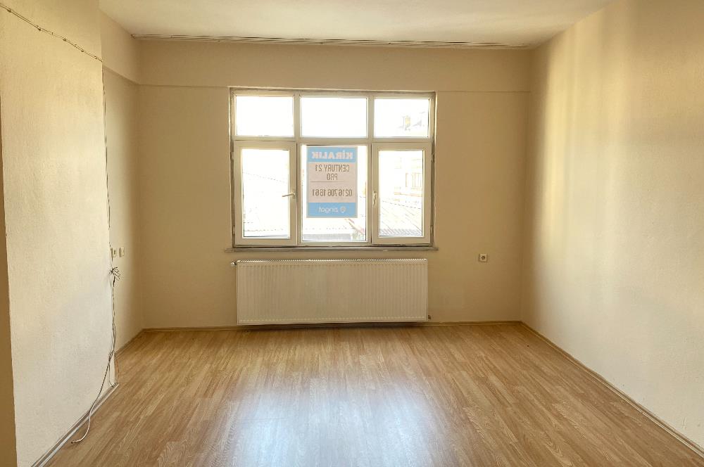 Pendik'te Balkonlu Ara Kat 2+1 Kiralık Daire