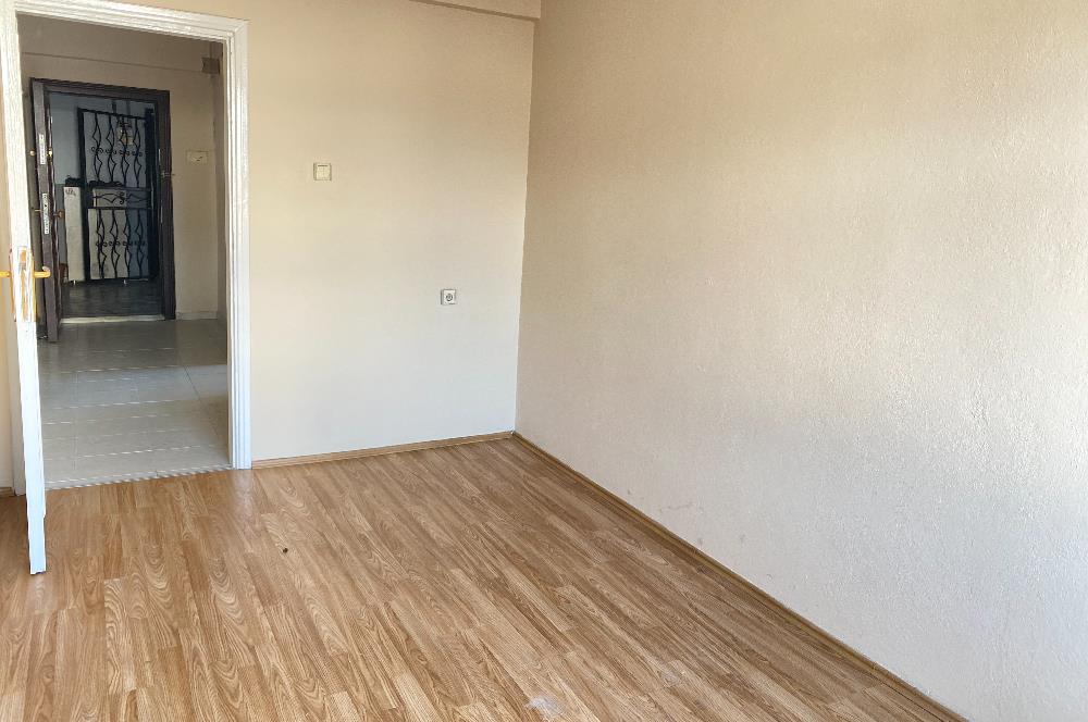 Pendik'te Balkonlu Ara Kat 2+1 Kiralık Daire