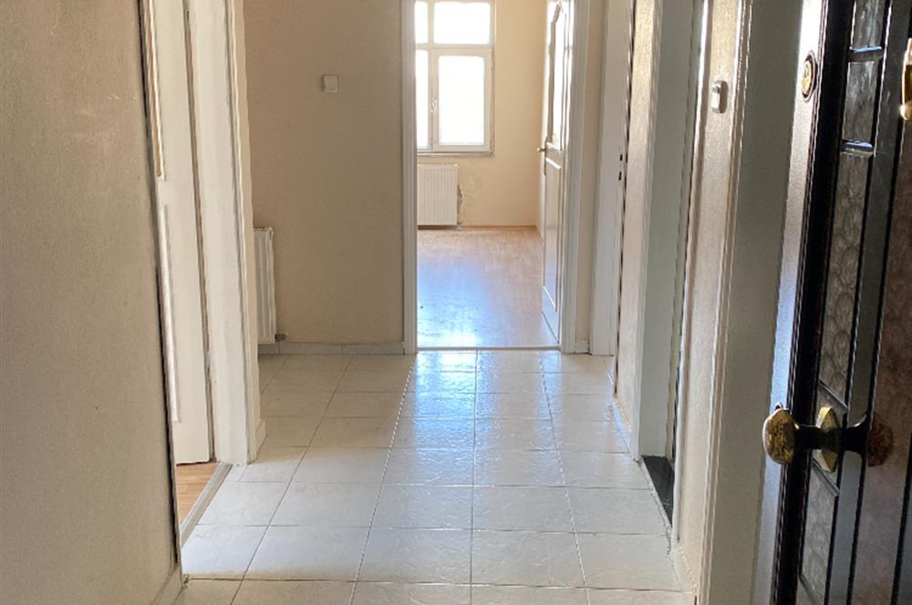 Pendik'te Balkonlu Ara Kat 2+1 Kiralık Daire