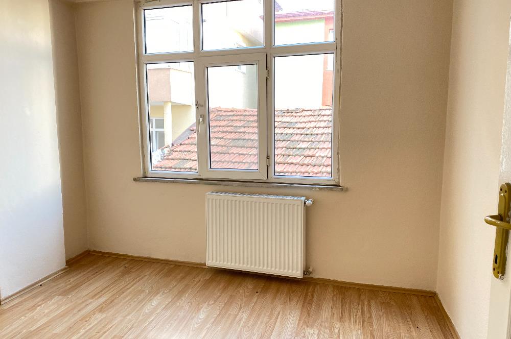 Pendik'te Balkonlu Ara Kat 2+1 Kiralık Daire