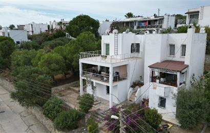 BODRUM GÜMÜŞLÜK KADIKALESİ'NDE ÖZEL PLAJLI 3,5+1 TRİPLEKS VİLLA