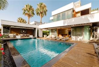 Bodrum Torba Park Azur Denize Sıfır 7+1 Satılık Villa