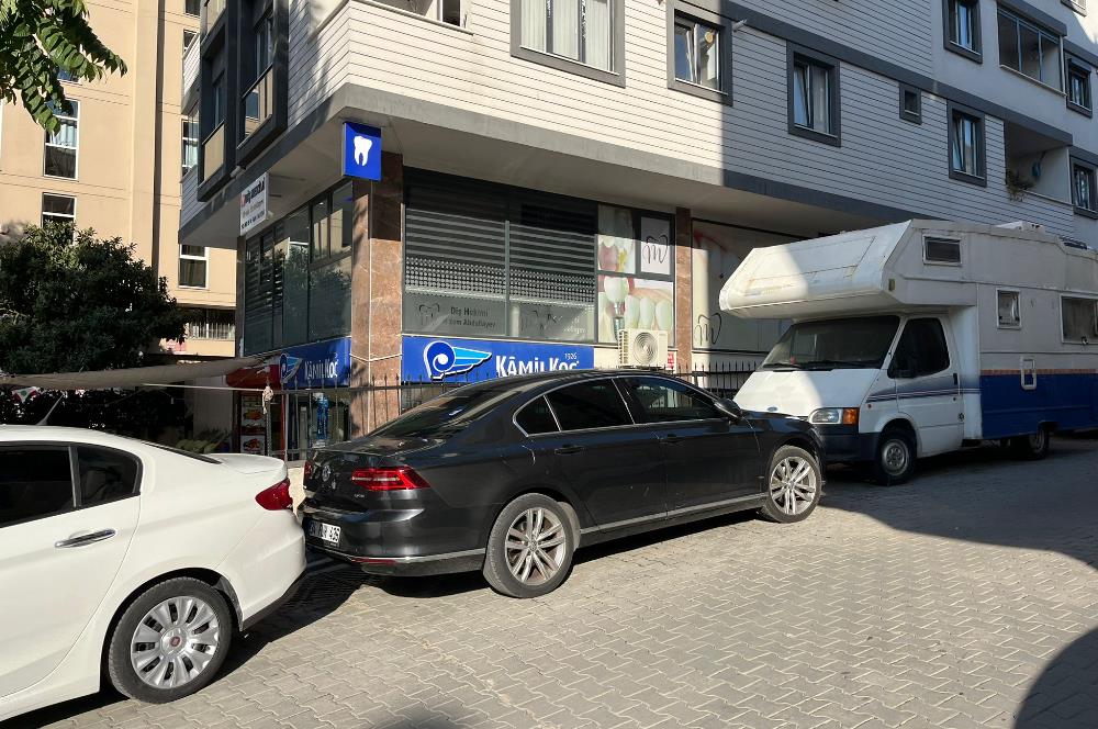 Maltepe Atatürk Caddesi'nde görünürlüğü yüksek mağaza - ofis