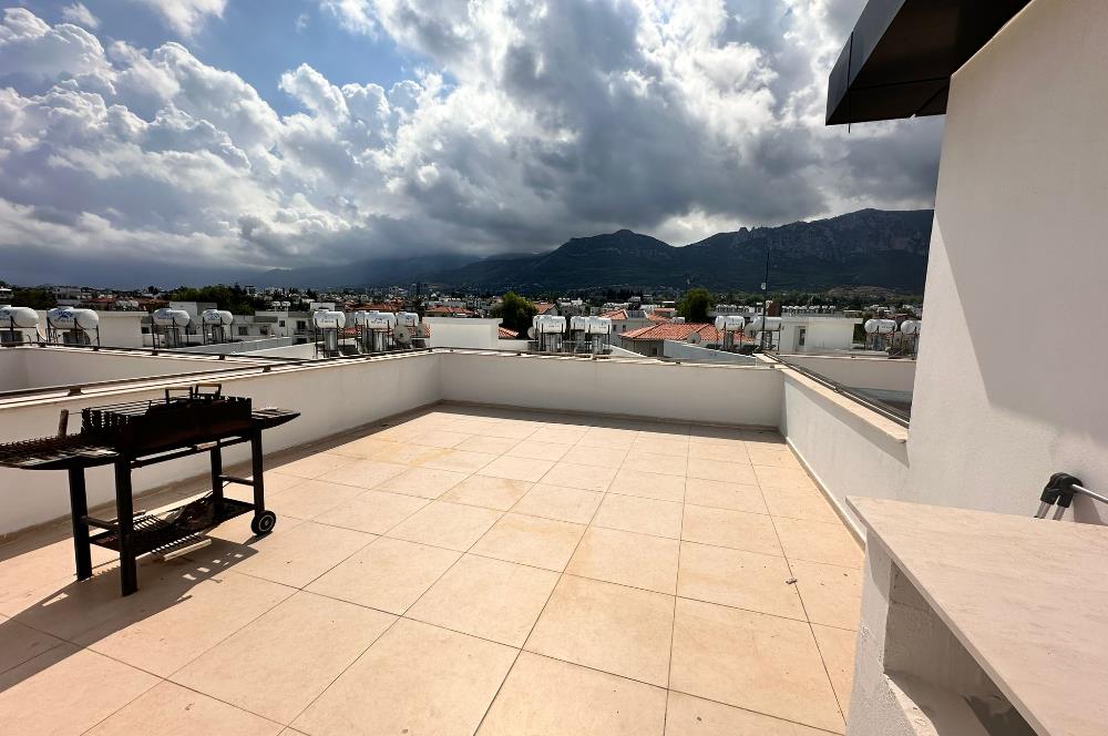 Girne Zeytinlik'te satılık 3+1 Tripleks villa