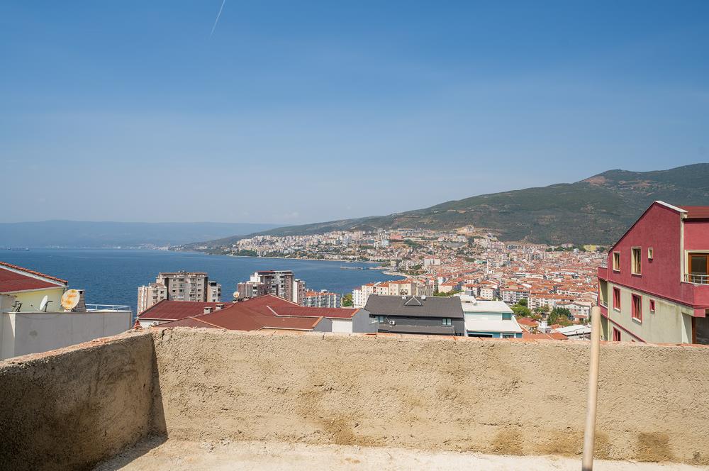 C21 Cius ; Takasa Uygun Hisar'da Deniz Manzaralı Sıfır Dubleks