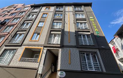 C21 BAL'DAN ÇARŞI MERKEZDE EŞYALI KİRALIK 1+1 YENİ DAİRE