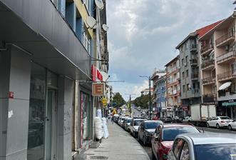 ACIBADEM CADDESI'NDE MERKEZİ KONUMDA GENİŞ DÜKKAN-MAĞAZA