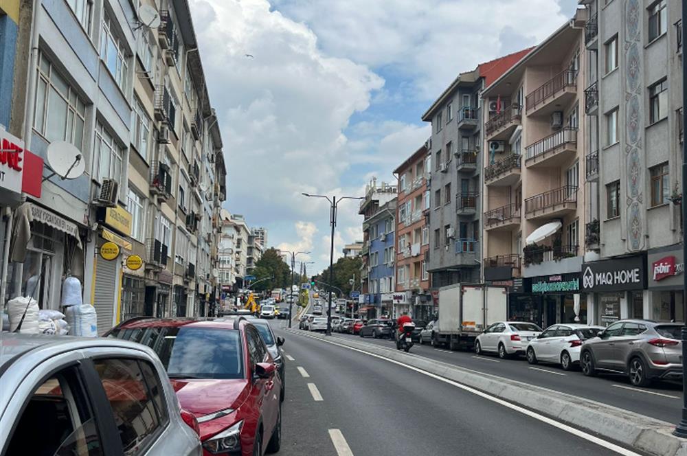 ACIBADEM CADDESI'NDE MERKEZİ KONUMDA GENİŞ DÜKKAN-MAĞAZA