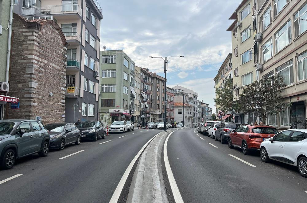 ACIBADEM CADDESI'NDE MERKEZİ KONUMDA GENİŞ DÜKKAN-MAĞAZA