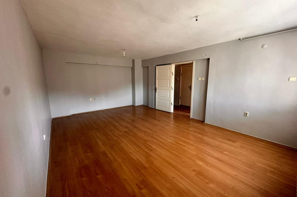 Bayraklı Manavkuyu ' da Site İçi 3+1 Kiralık Daire