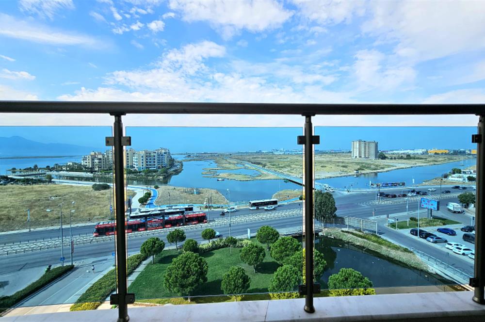 Mavişehir'de Satılık Deniz Manzaralı 177m2 3+1 Daire