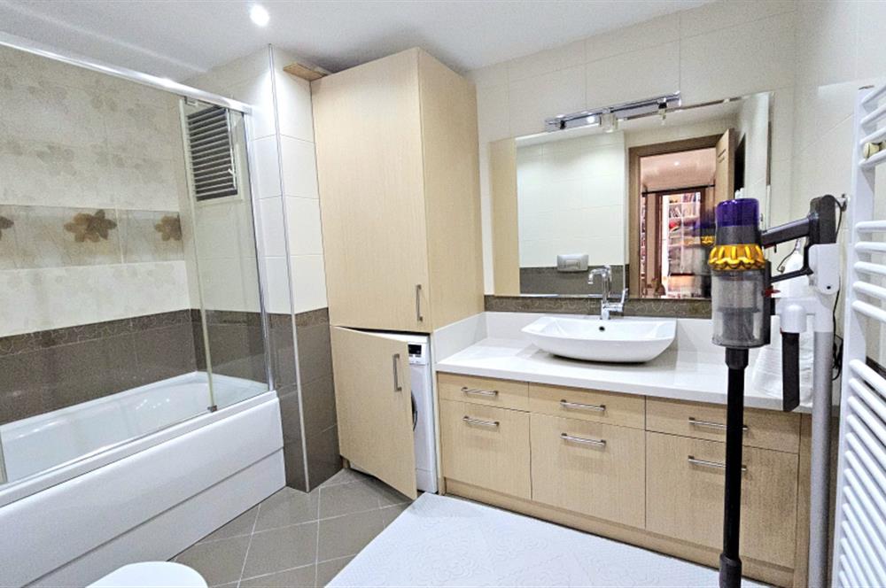 Mavişehir'de Satılık Deniz Manzaralı 177m2 3+1 Daire