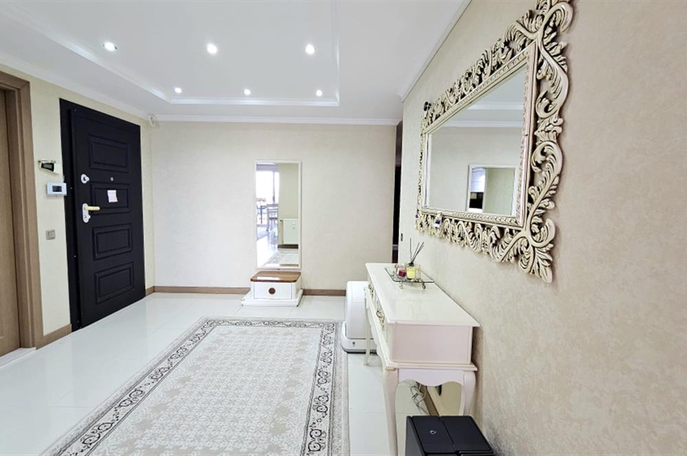 Mavişehir'de Satılık Deniz Manzaralı 177m2 3+1 Daire