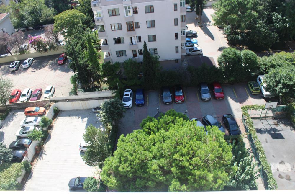 MERDİVENKÖY MERKEZDE SIFIRLANMIŞ ASANSÖRLÜ OTOPARKLI KİRALIK