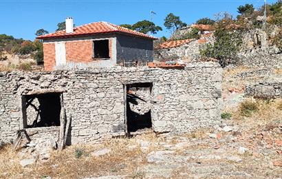 Balıkesir Gömeç Kumgedik köyünde Taş ev ve Müştemilatı 