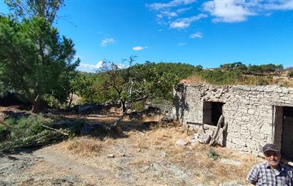 Balıkesir Gömeç Kumgedik köyünde Taş ev ve Müştemilatı 