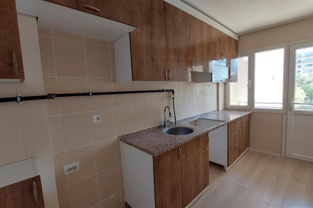 Bayraklı Manavkuyu 3+1 Doğalgaz Kapalı Mutfak Kiralık Daire