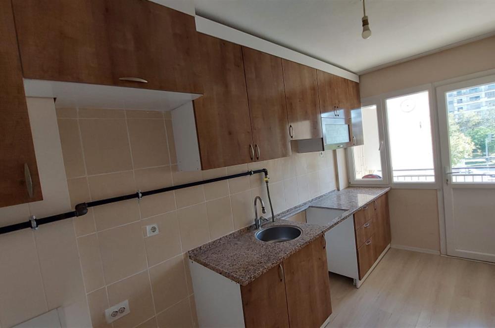 Bayraklı Manavkuyu 3+1 Doğalgaz Kapalı Mutfak Kiralık Daire