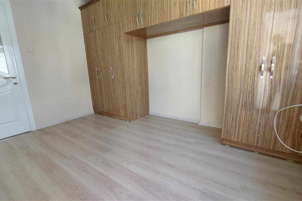 Bayraklı Manavkuyu 3+1 Doğalgaz Kapalı Mutfak Kiralık Daire