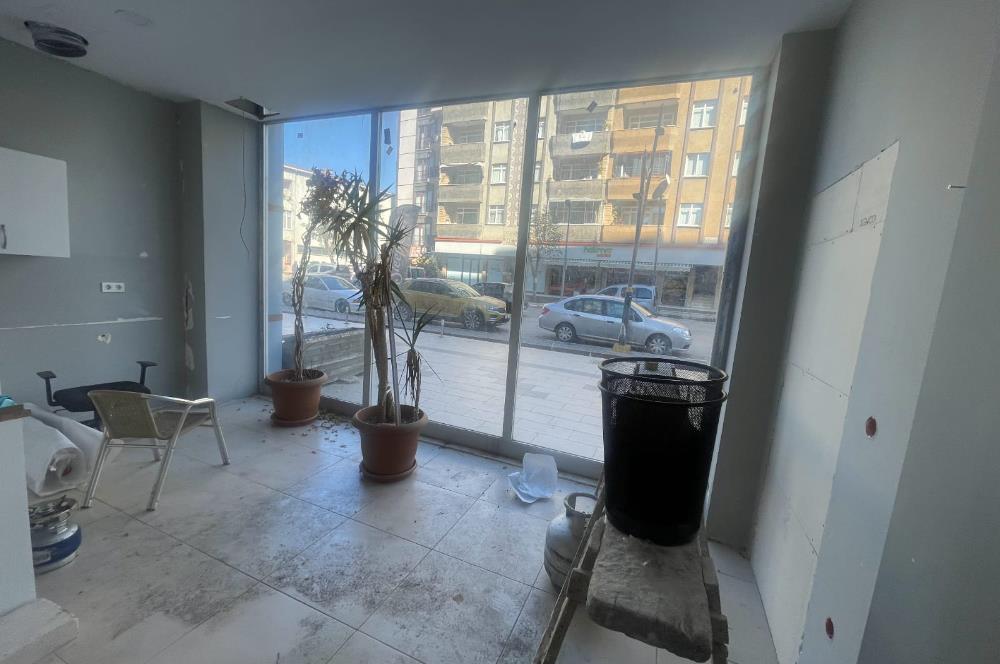 GÜLLÜBAĞLAR TANDOĞAN CADDESİNDE CADDE CEPHELİ 322 M2 DÜKKAN