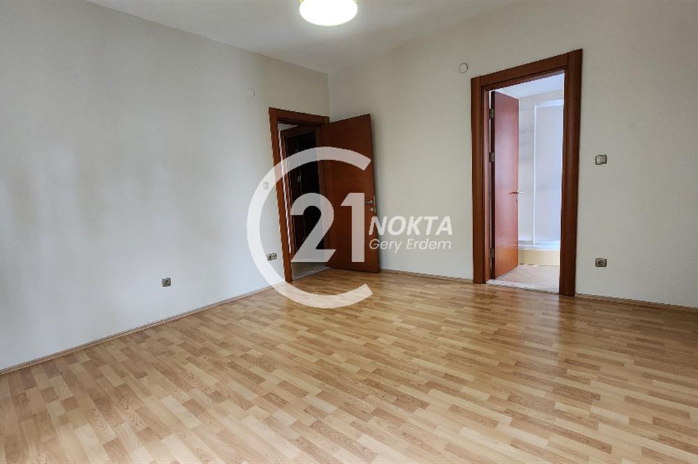 ATAŞEHİR MERİT LİFE GÖL KONAKLARINDA 3+1 180 m2 BOŞ DAİRE