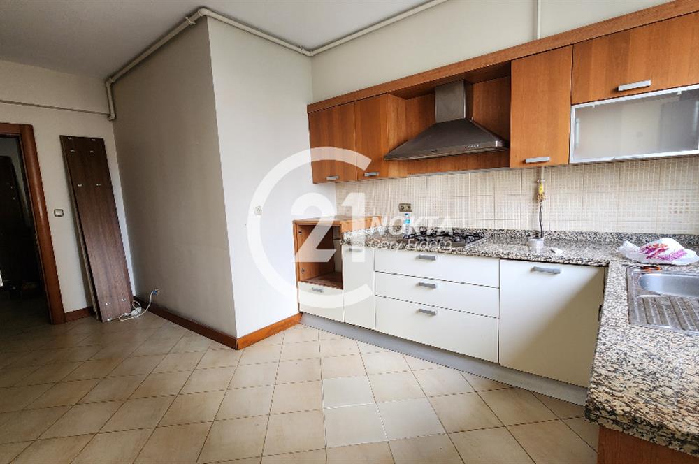 ATAŞEHİR MERİT LİFE GÖL KONAKLARINDA 3+1 180 m2 BOŞ DAİRE