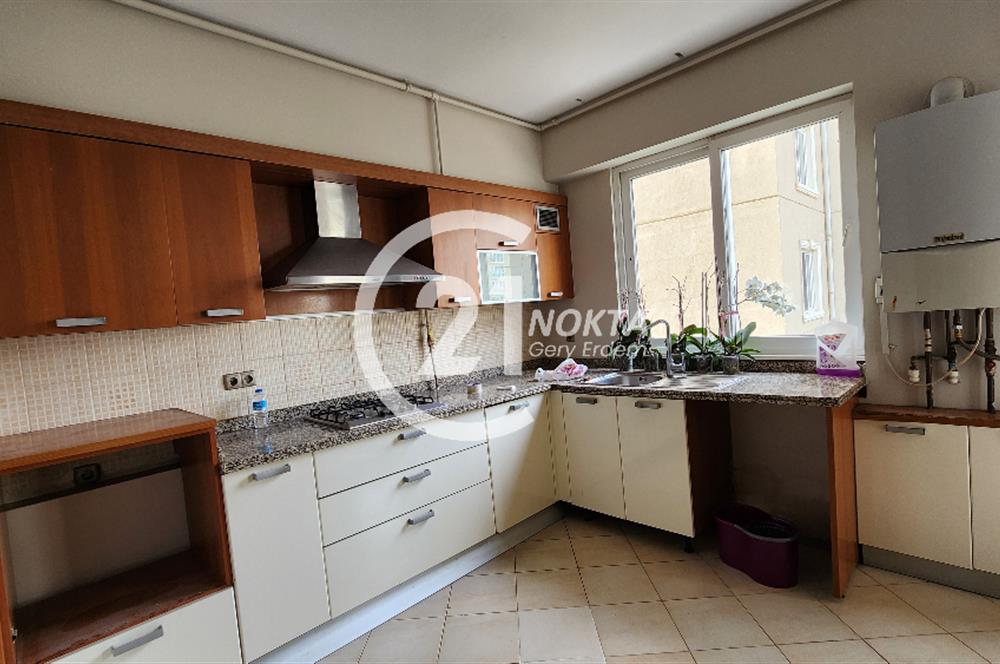 ATAŞEHİR MERİT LİFE GÖL KONAKLARINDA 3+1 180 m2 BOŞ DAİRE