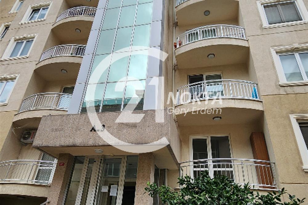 ATAŞEHİR MERİT LİFE GÖL KONAKLARINDA 3+1 180 m2 BOŞ DAİRE