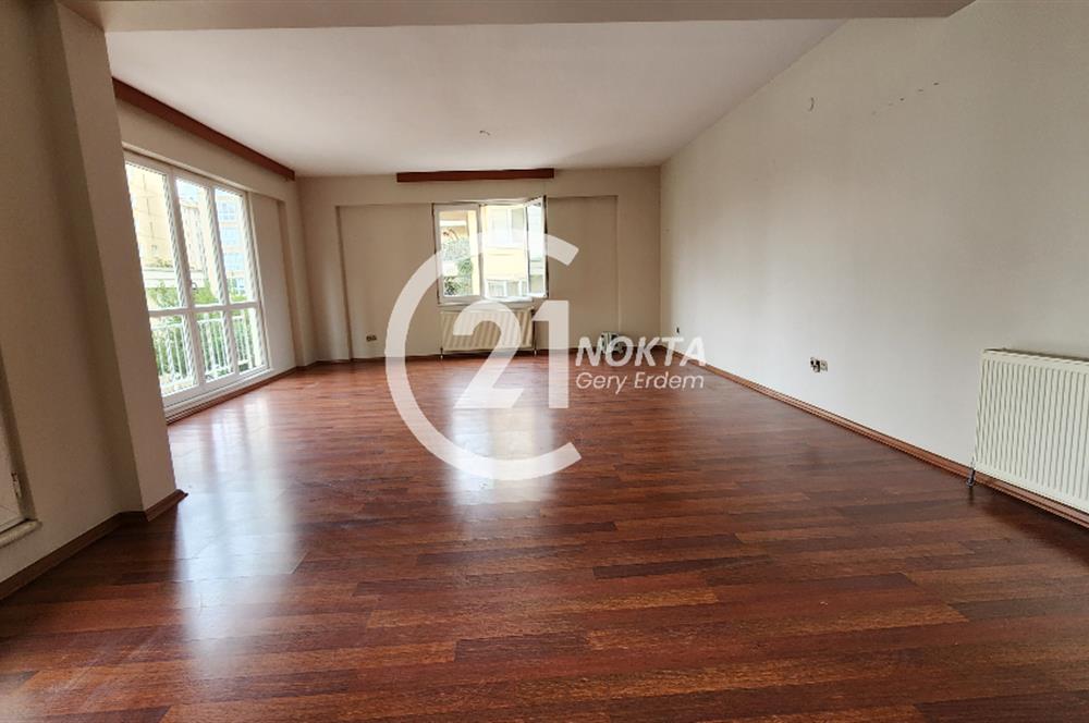 ATAŞEHİR MERİT LİFE GÖL KONAKLARINDA 3+1 180 m2 BOŞ DAİRE