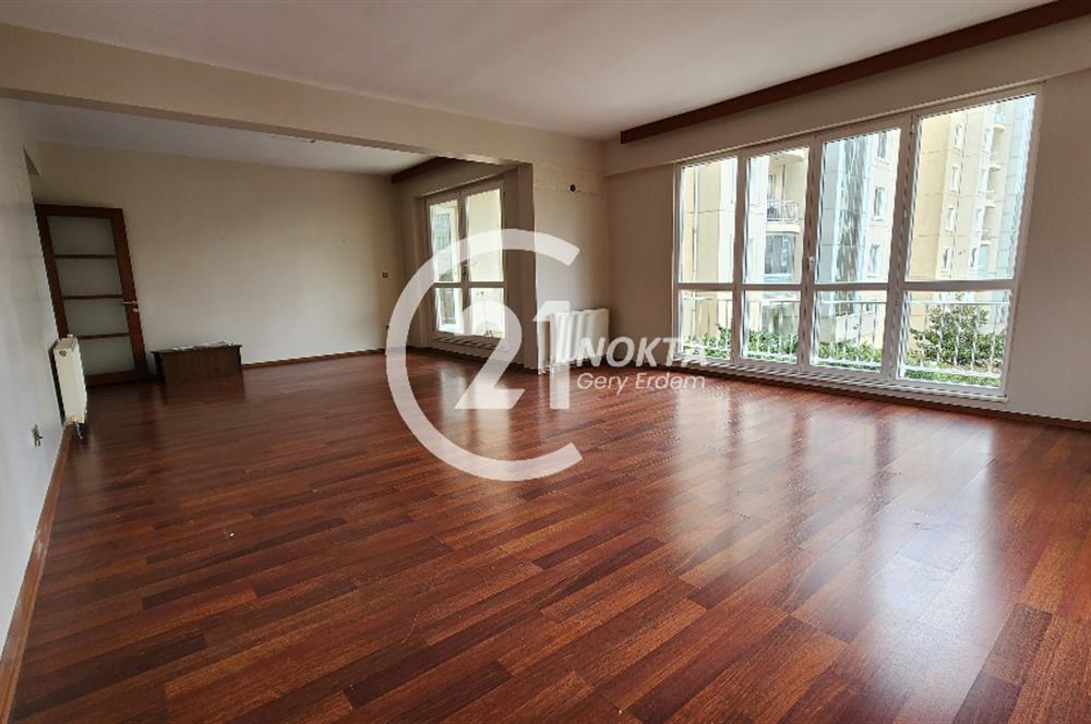 ATAŞEHİR MERİT LİFE GÖL KONAKLARINDA 3+1 180 m2 BOŞ DAİRE