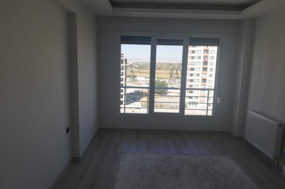 ZÜMRÜT MAHALLESİNDE 4+0 SATILIK DAİRE CENTURY21 ZİRVE'DEN