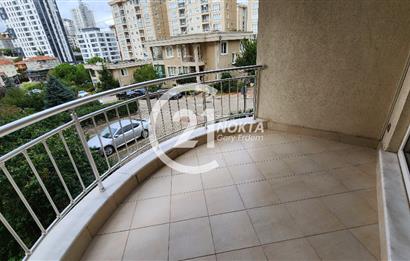 ATAŞEHİR MERİT LİFE GÖL KONAKLARINDA 3+1 180 m2 BOŞ DAİRE