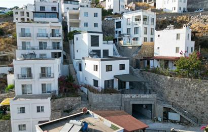 Camel Beach’te Plaj ve Şezlong Kullanımı Olan Site İçerisinde Deniz Manzaralı Müstakil Villa