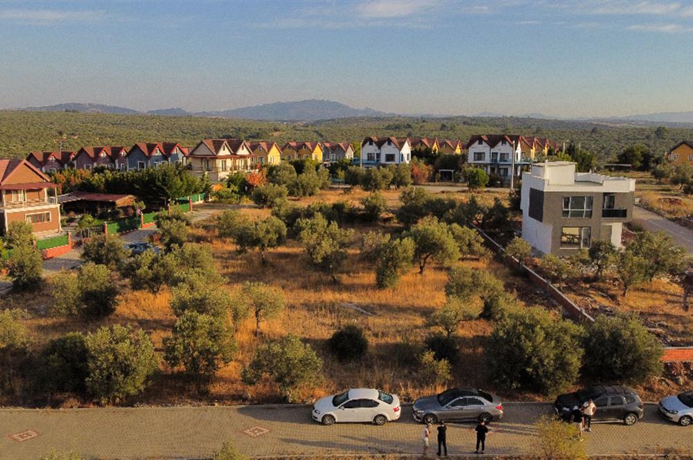 EZİNE GEYİKLİ’de 597 m2 Konut + Turizm İmarlı Yola Cepheli, Denize Yakın Arsa