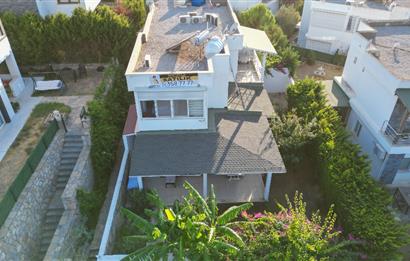 Bodrum-Konacık 4+1 müstakil bahçeli tripleks satılık villa