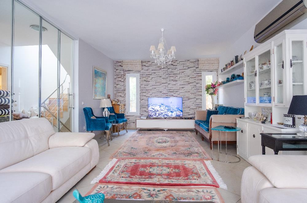 Bodrum-Konacık 4+1 müstakil bahçeli tripleks satılık villa