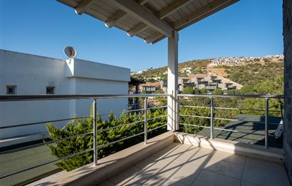 Bodrum-Konacık 4+1 müstakil bahçeli tripleks satılık villa