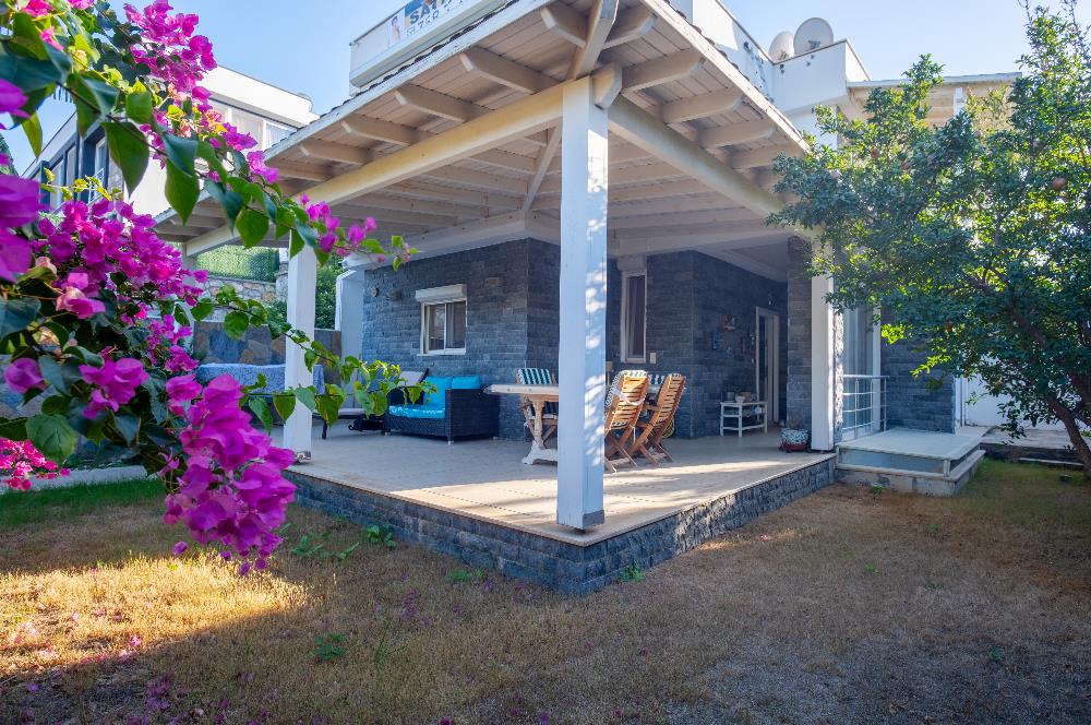 Bodrum-Konacık 4+1 müstakil bahçeli tripleks satılık villa