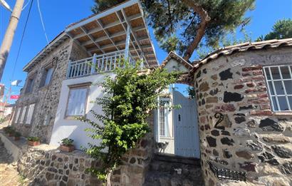 Ayvalık Cunda Adası'nda Merkezde Satılık Orijinal Taş Ev