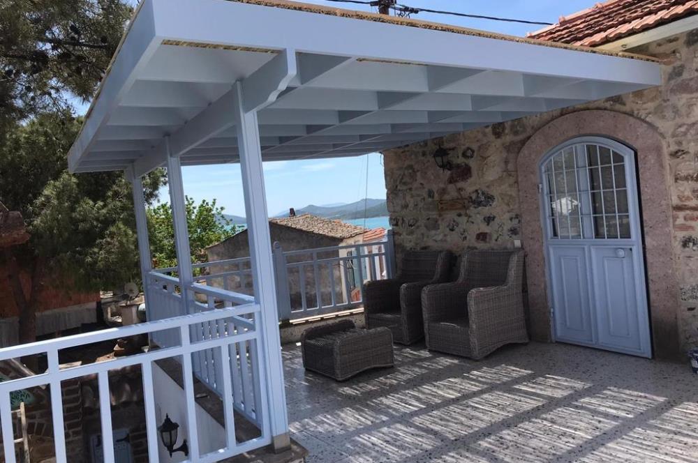 Ayvalık Cunda Adası'nda Merkezde Satılık Orijinal Taş Ev