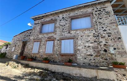 Ayvalık Cunda Adası'nda Merkezde Satılık Orijinal Taş Ev