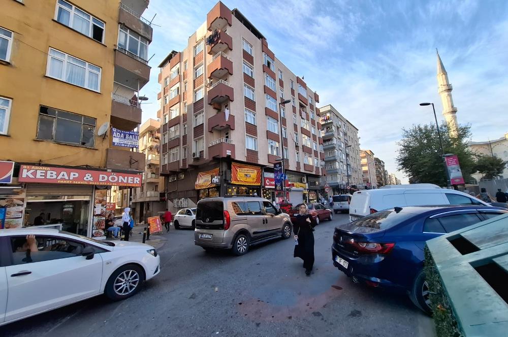 MAHMUTBEY CADDESİ ÜZERİNDE GENİŞ BALKONLU ASANSÖRLÜ ARAKAT