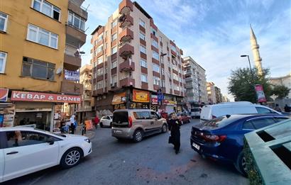 MAHMUTBEY CADDESİ ÜZERİNDE GENİŞ BALKONLU ASANSÖRLÜ ARAKAT